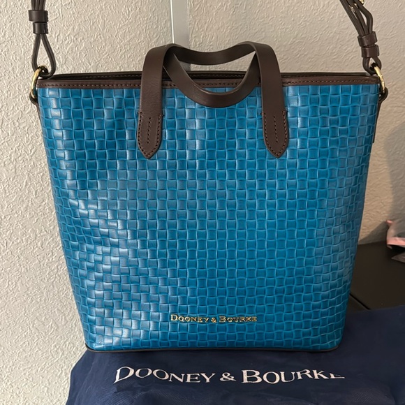 Dooney & Bourke Liliana Tote with dust bag - Picture 1 of 8